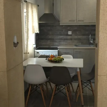 Denise House * Vromolithos