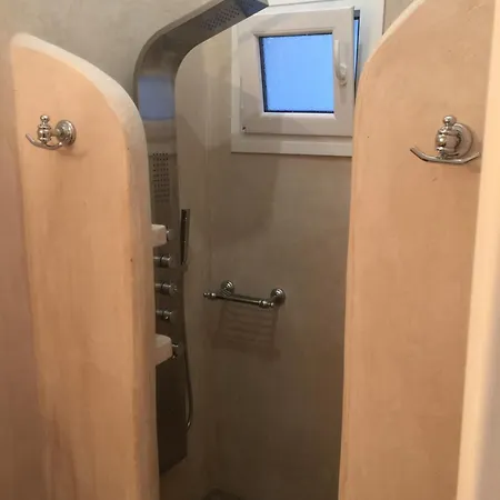 Denise House Vromolithos