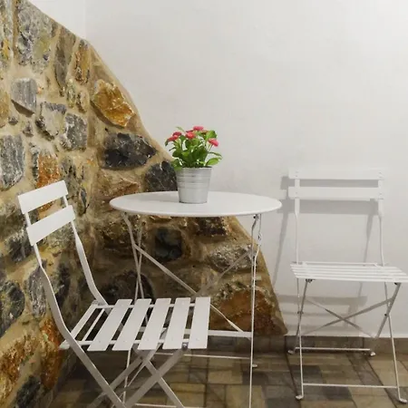 Апартаменты Denise House Vromolithos