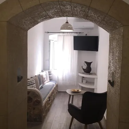 Denise House Апартаменты Vromolithos