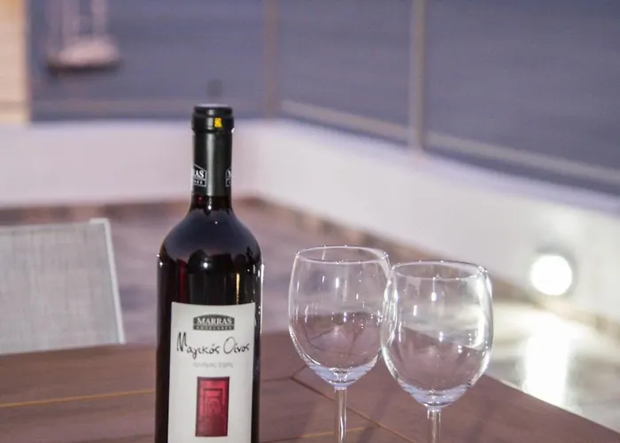 Denise House Daire Vromolithos