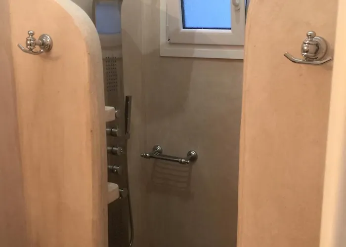 Denise House Vromolithos