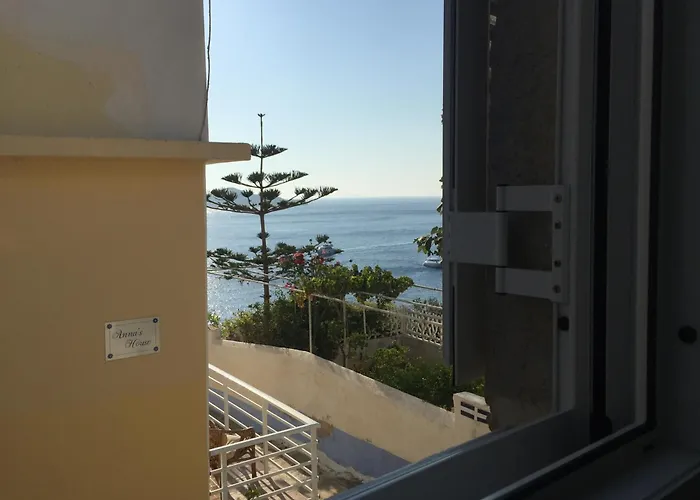 Denise House Daire Vromolithos