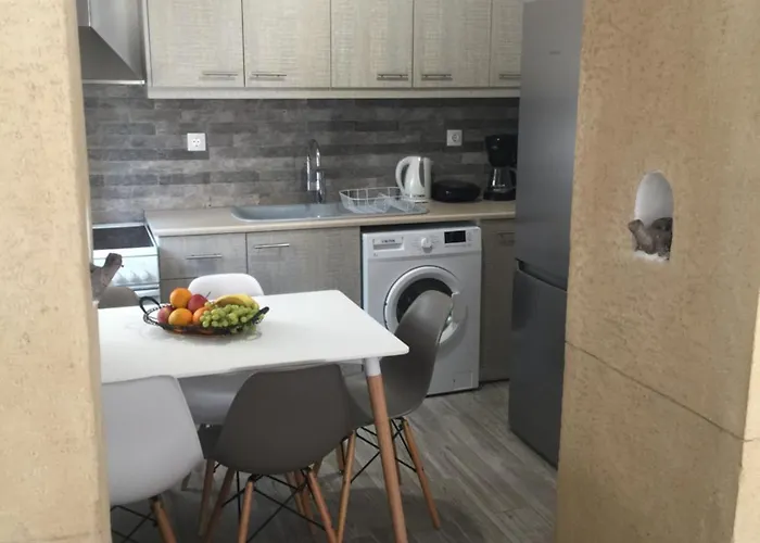 Daire Denise House *