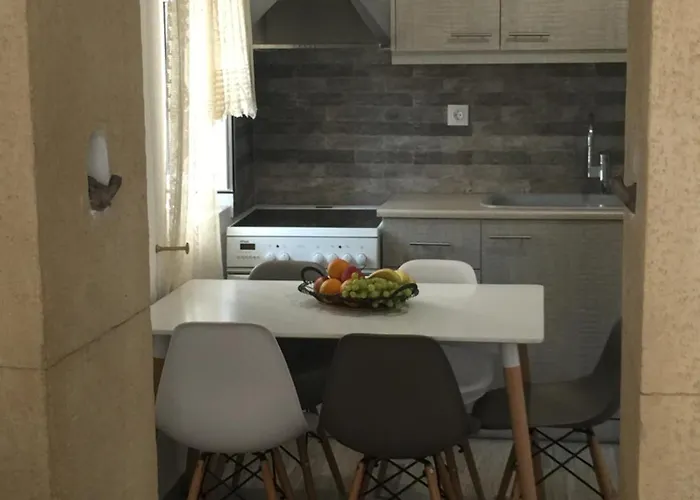 Denise House * Vromolithos